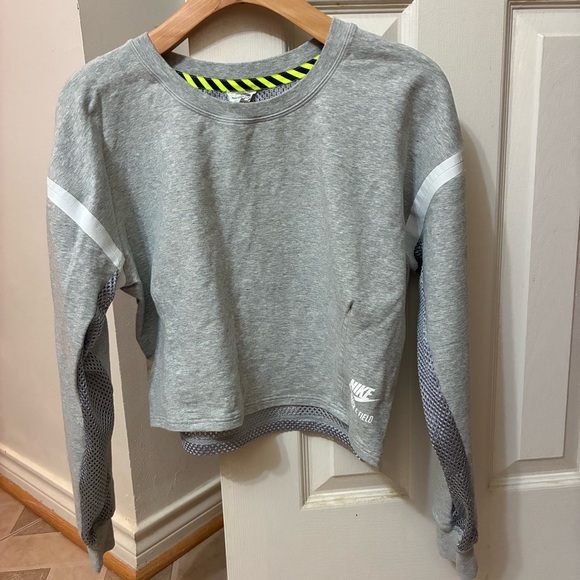 Nike Tops - Nike sweatshirt top